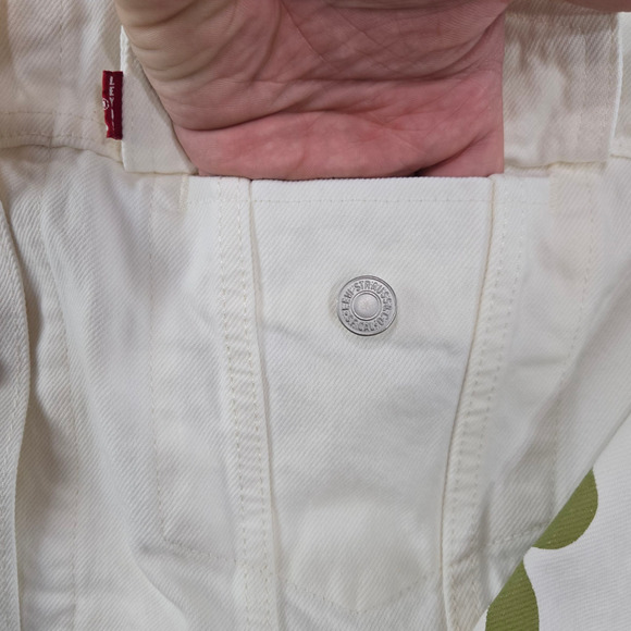 Levi’s White Denim Trucker Jacket NWT Graphic 90s Birthday Trucker Size Large - Picture 15 of 16